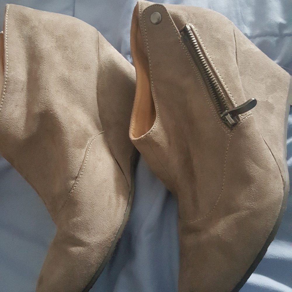 Gray Chinese Laundry Ankle Boots Sz 9.5